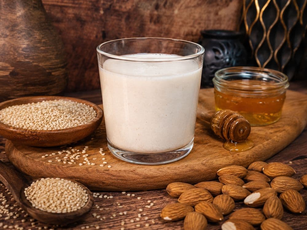 Latte di sesamo, mandorla e miele