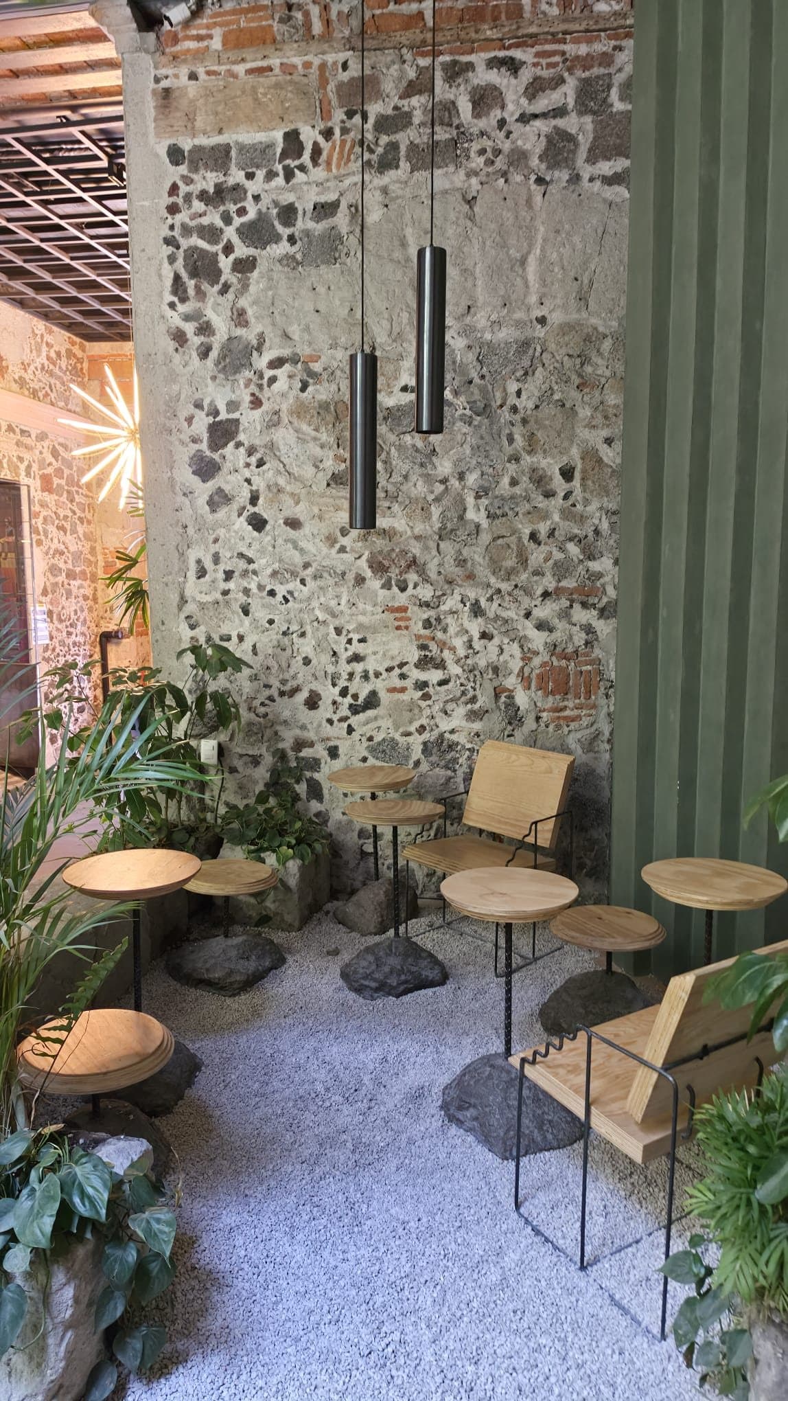 Il locale Mestizo Lab in Via Schiassi 32a a Bologna