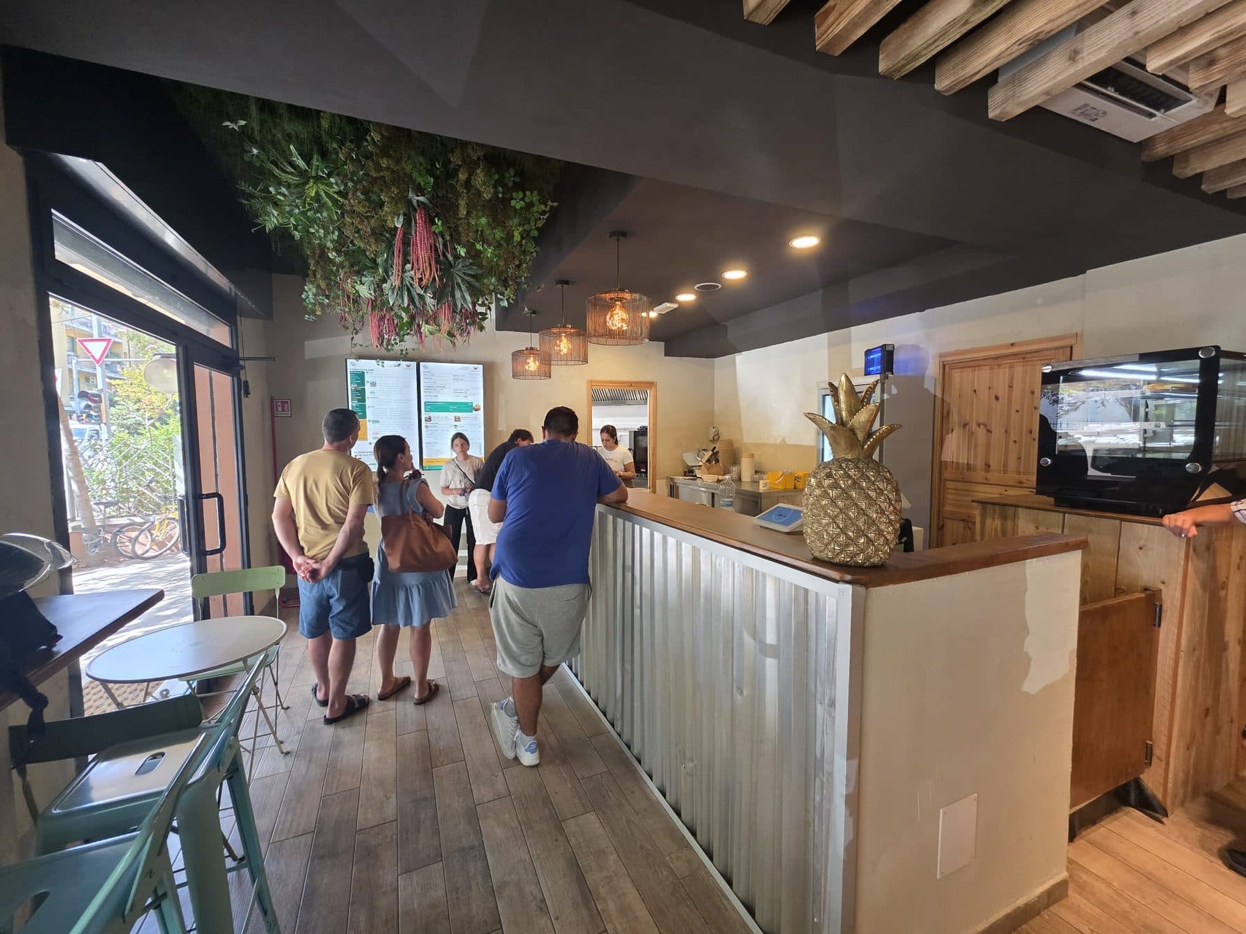 Il locale Mestizo Lab in Via Schiassi 32a a Bologna