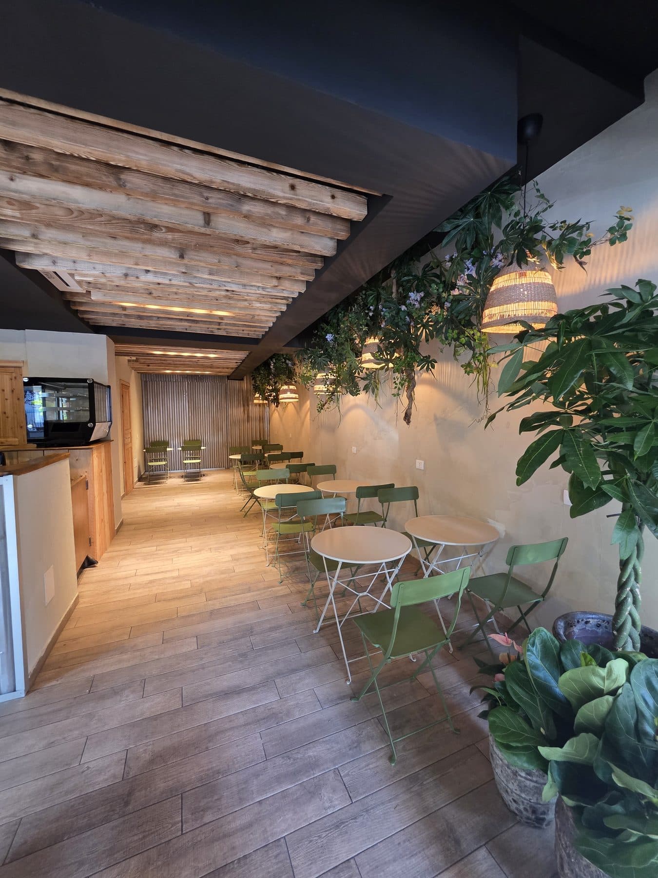Il locale Mestizo Lab in Via Schiassi 32a a Bologna