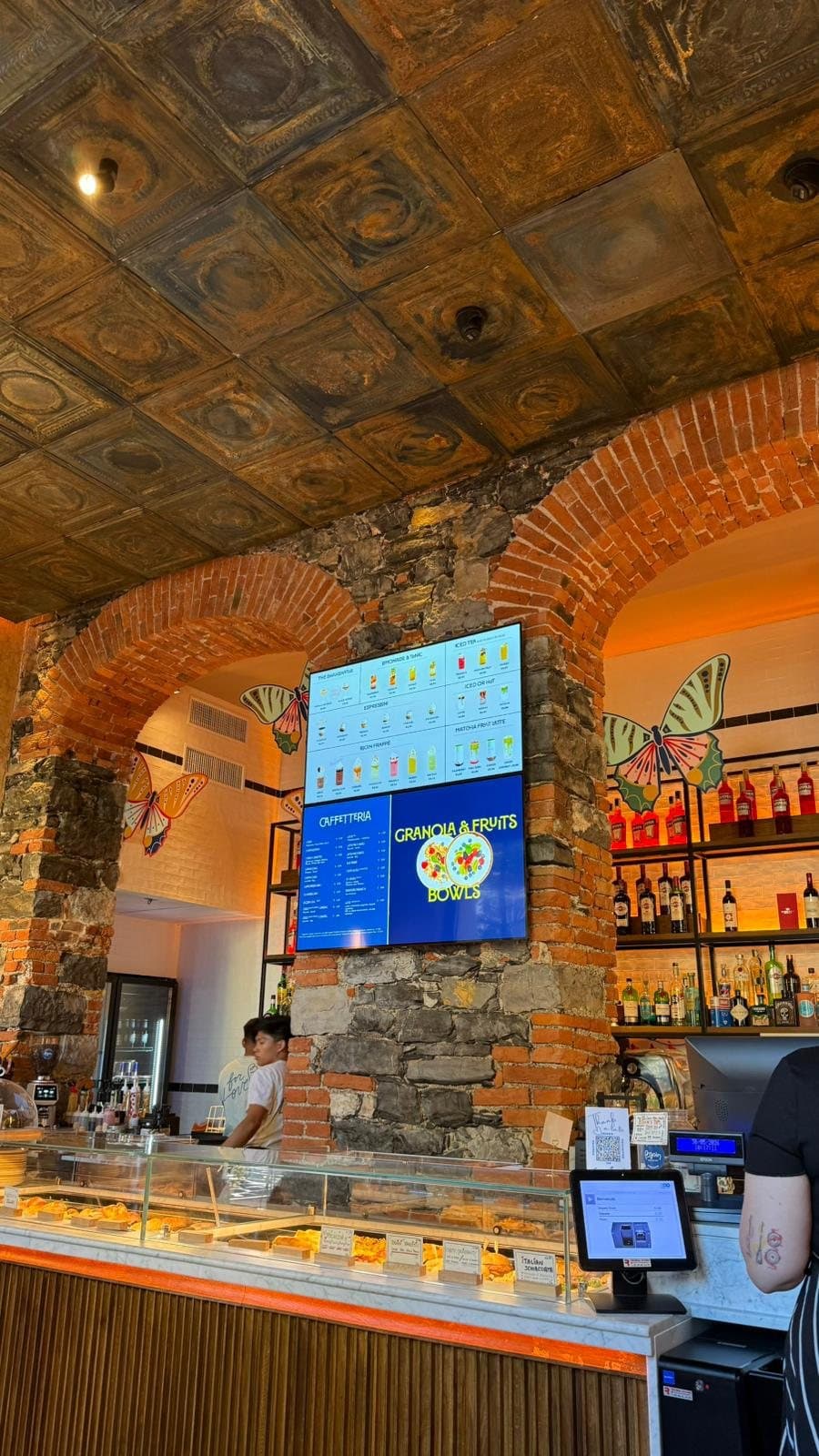 Il locale Mestizo Lab in Via Schiassi 32a a Bologna