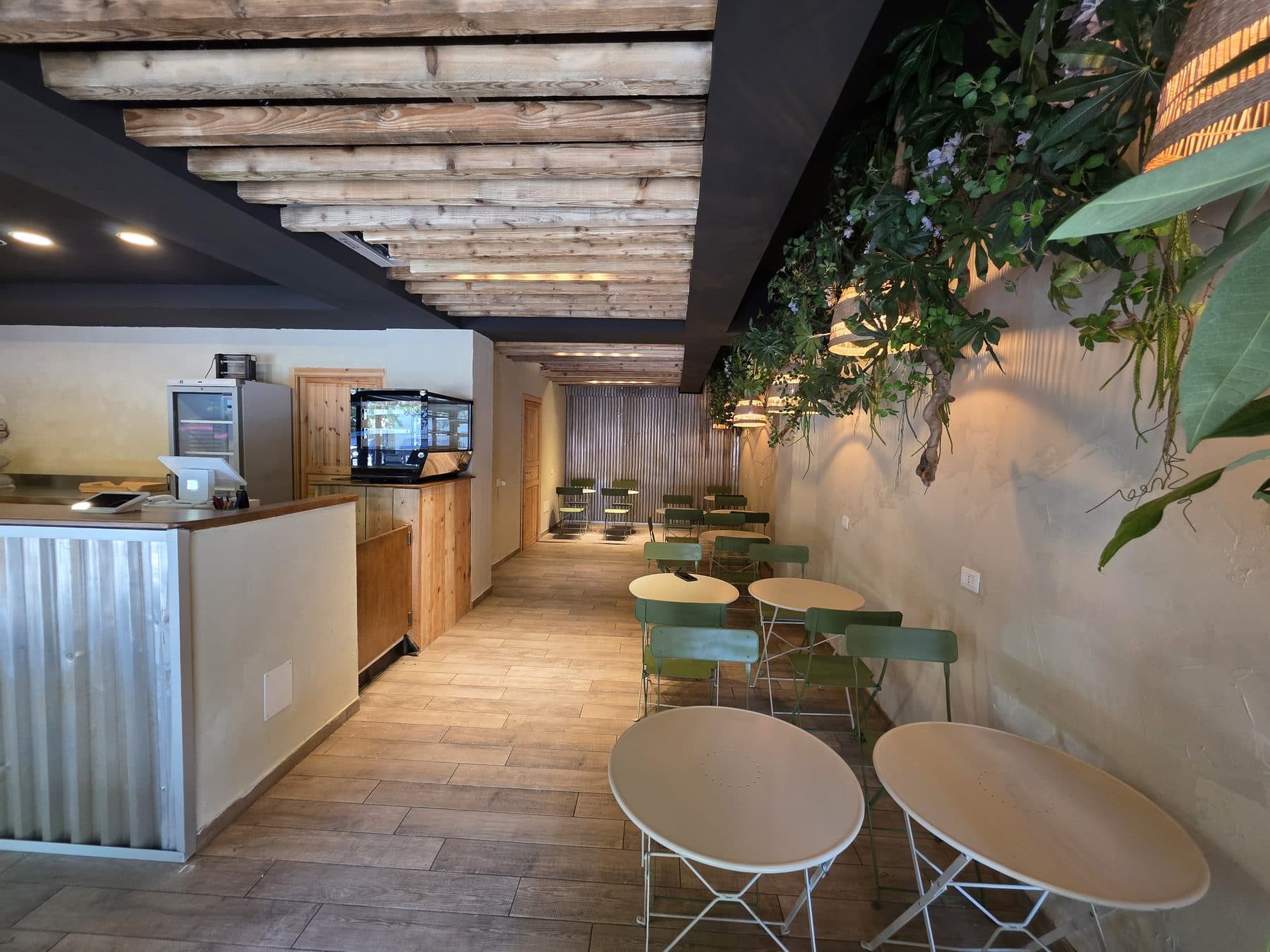 Il locale Mestizo Lab in Via Schiassi 32a a Bologna