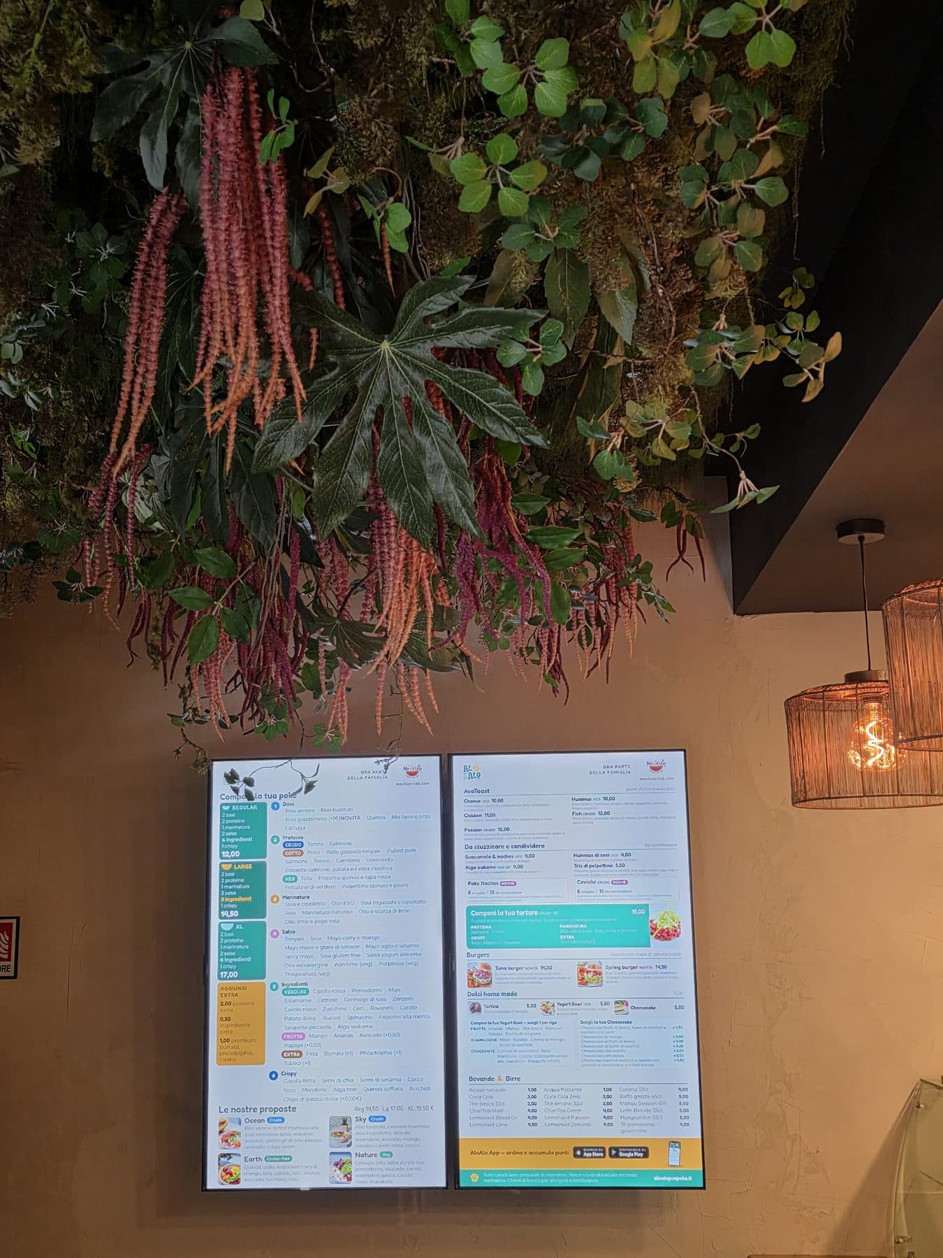 Il locale Mestizo Lab in Via Schiassi 32a a Bologna