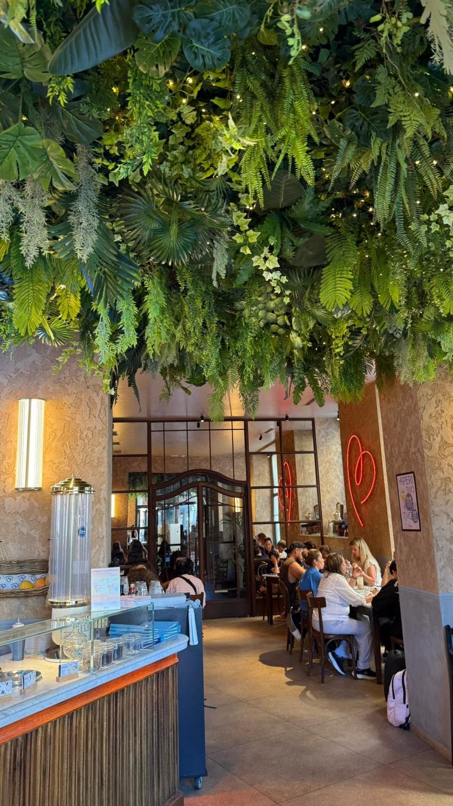 Il locale Mestizo Lab in Via Schiassi 32a a Bologna