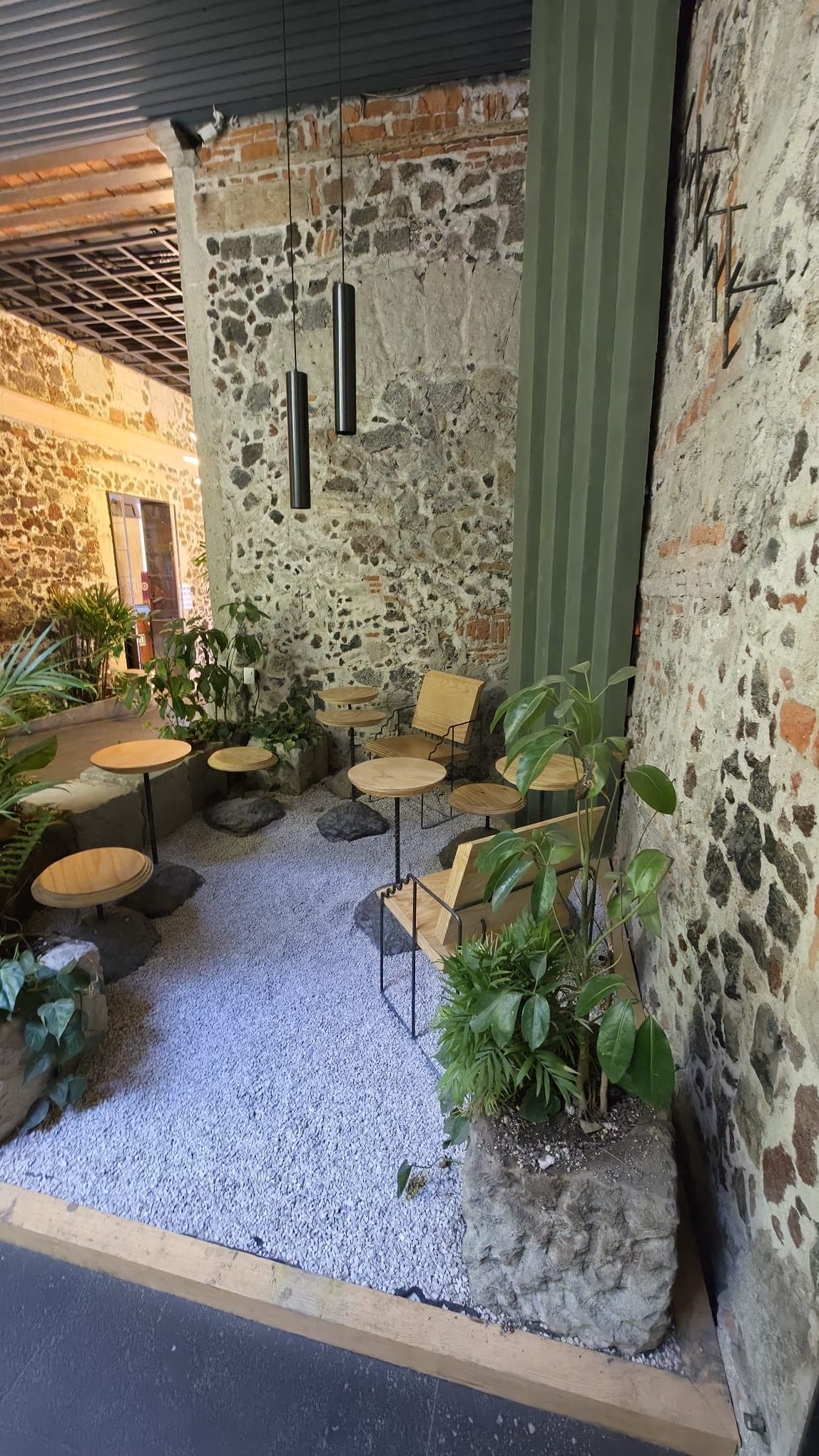 Il locale Mestizo Lab in Via Schiassi 32a a Bologna