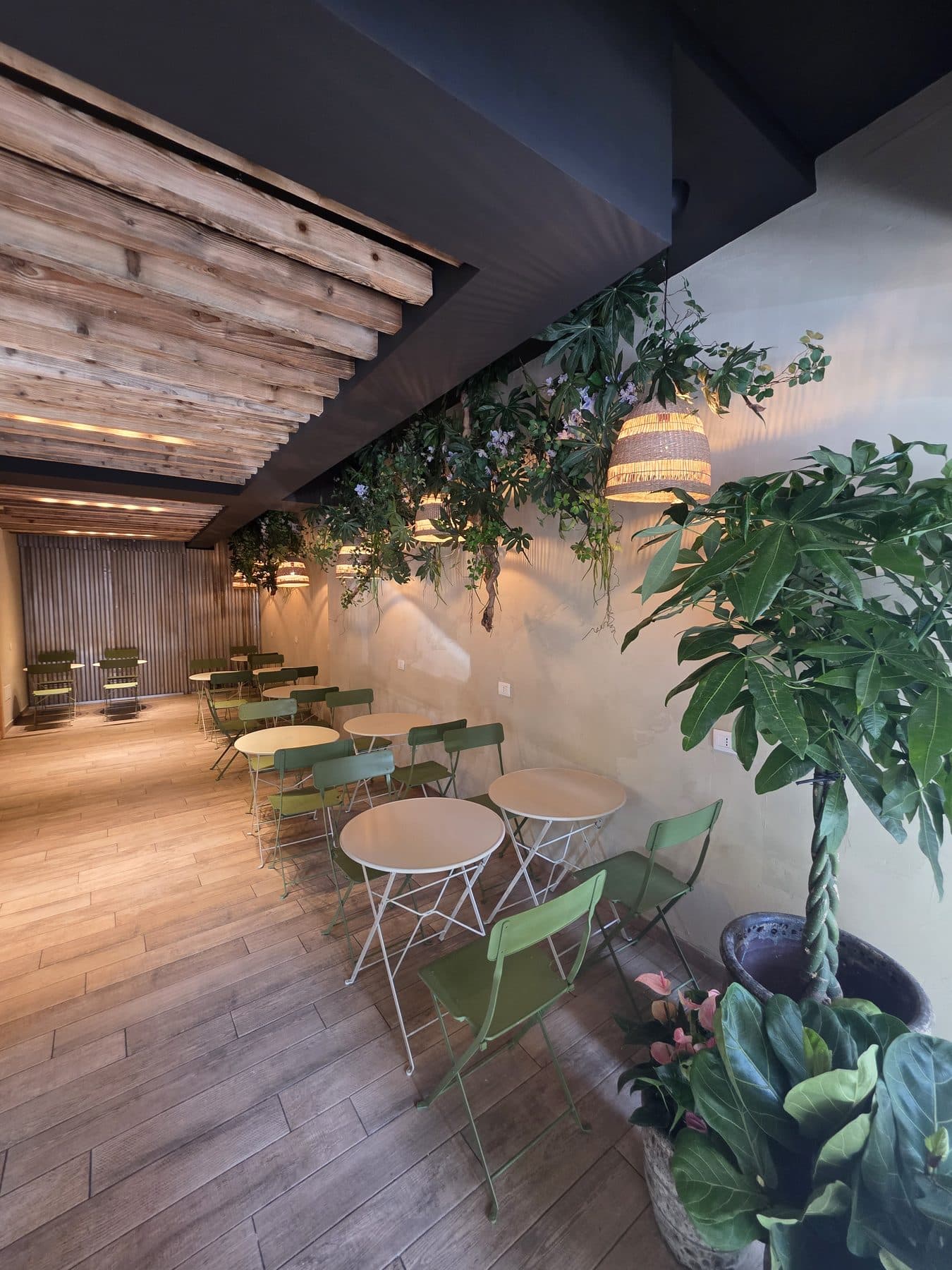 Il locale Mestizo Lab in Via Schiassi 32a a Bologna