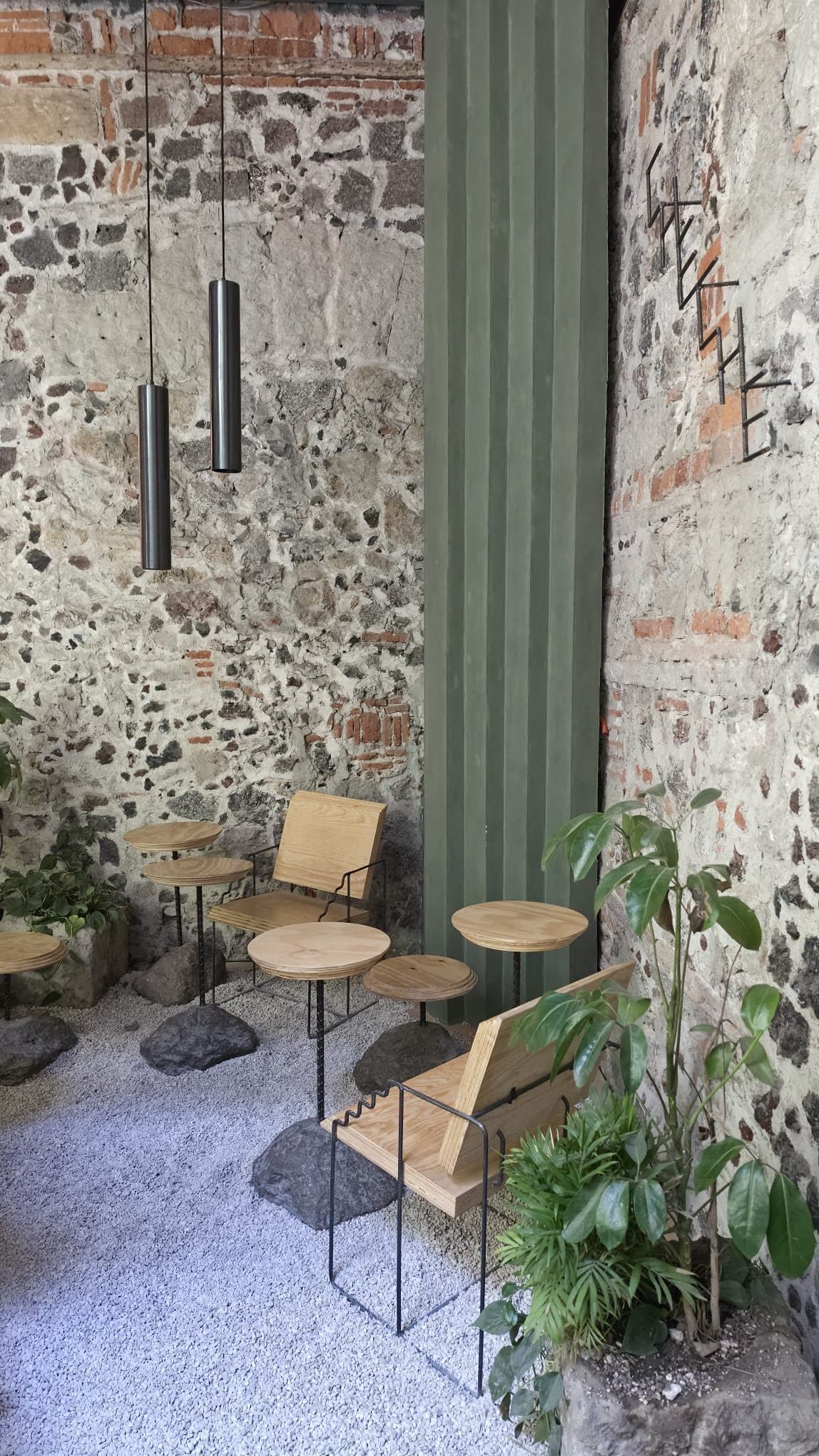Il locale Mestizo Lab in Via Schiassi 32a a Bologna